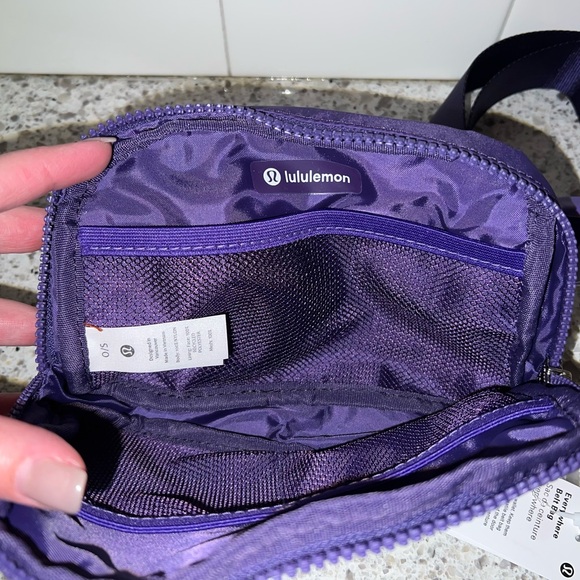 NWT lululemon 1L everywhere Belt Bag Dark purple - Picture 3 of 4